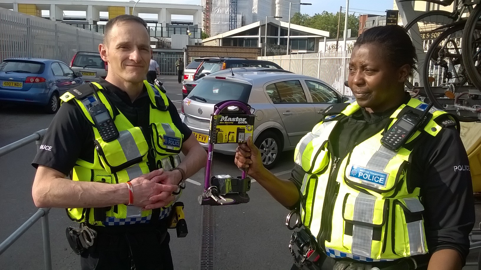 UK Police Giving Away Free Gold Standard Bike Locks to Encourage Cycling
