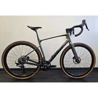 EX DEMO Giant Revolt Advanced 0 Gravel Bike MediumLarge 2025