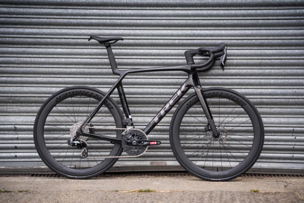 EX-DEMO Trek Madone SL 6 AXS Gen 8 Road Bike Large Black
