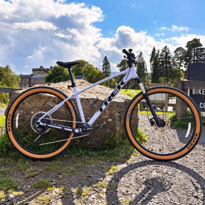 EX-HIRE TREK Marlin 6 Gen 3 Hardtail Moutain Bike in Gloss Lavender Haze