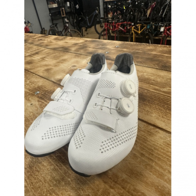 Liv Macha Pro Shoe - Small Scratch